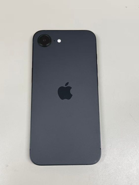 ���ʡ��Хåƥ꡼100%SIM�ե꡼ iPhone16e 128GB���֥�å�
