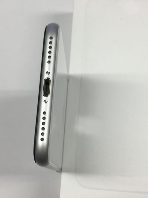 ��ư������ ����100������� SIM�ե꡼ iPhone SE ��2���� 64GB �ۥ磻��