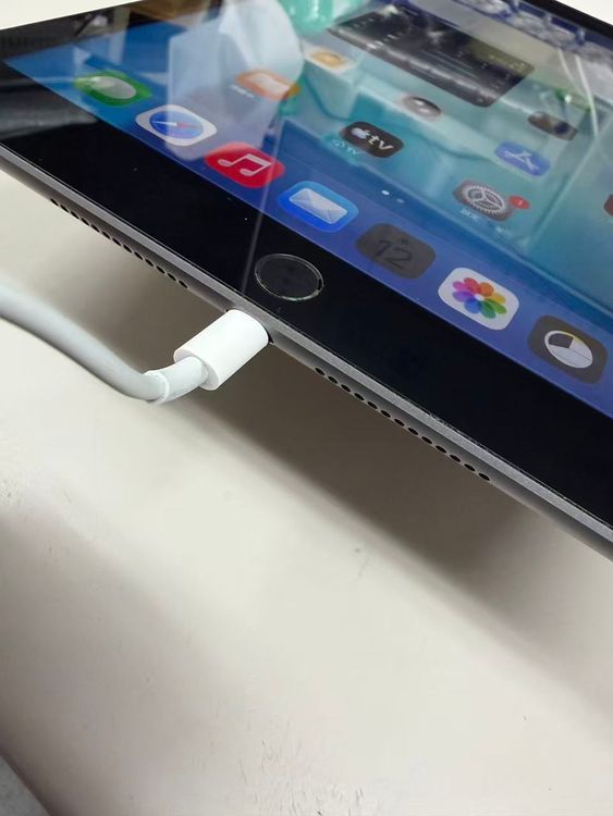 ���� ����90% Apple iPad (��8����) 128GB ���ڡ������쥤