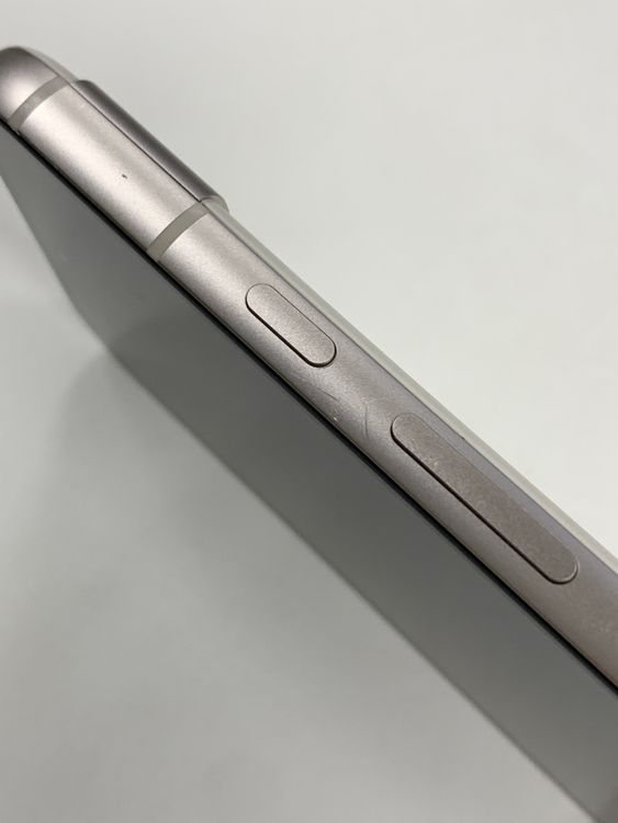 �Хåƥ꡼90�� Google Pixel 8a 128GB Porcelain
