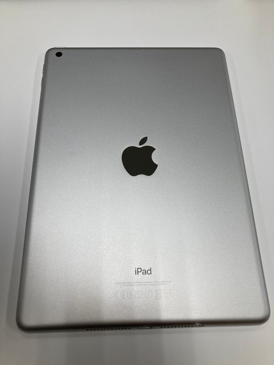�ڥ�Х���BOX ������83�� Apple iPad ��5���� WiFi��ǥ� 32GB ����С�