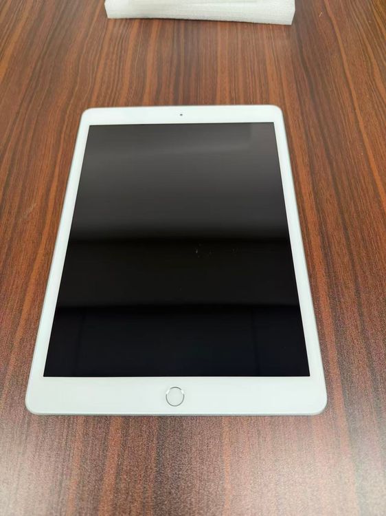 ������������93��Apple iPad8 Wi-Fi + Cellular32GB��Silver