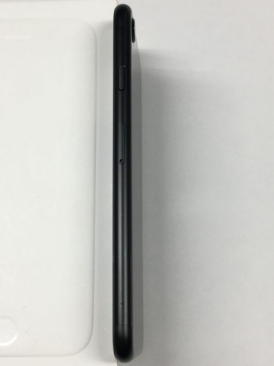 Ķ���ʡ�����88��  SIM�ե꡼ iPhone SE ��2���� 64GB �֥�å�