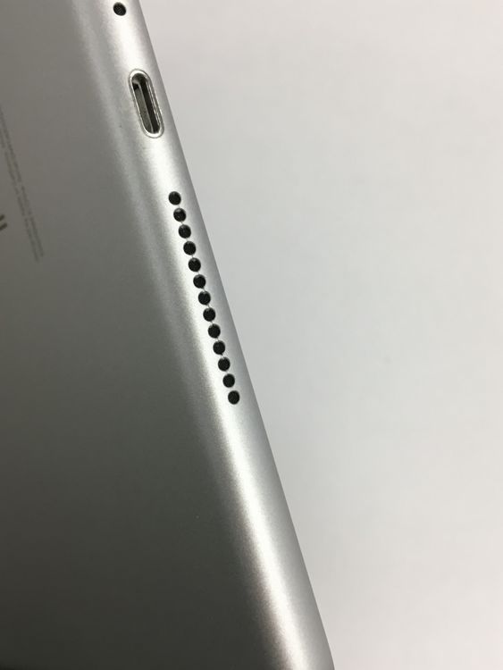 �ڥ�Х���BOX������ Apple iPad ��8���� 32GB WiFi��ǥ� ����С�