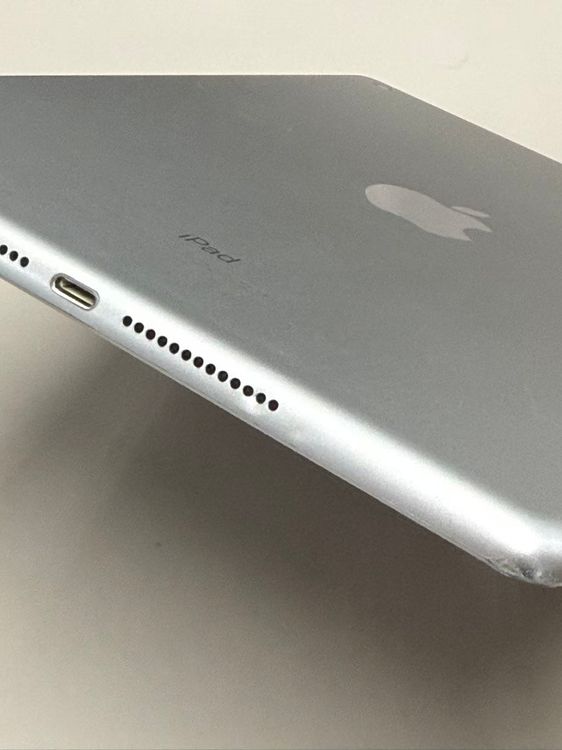�ڥ�Х���BOX�� ����83�� iPad ��5���� 32GB ����С�