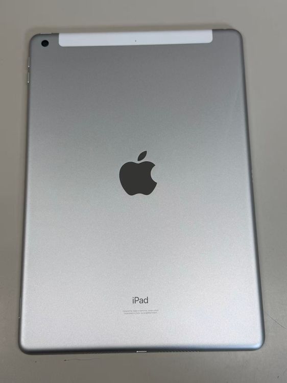 ������ ����100�� SIM�ե꡼ iPad ��9���� 64GB ����С�