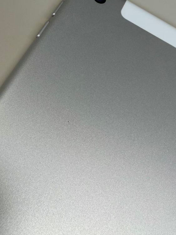 ���ʡ�����92% SIM�ե꡼ iPad (��9����) 64GB ����С�