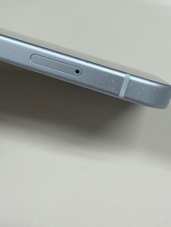 �ڥ�Х���BOX�� ����82%SIM�ե꡼ iPhone15 128GB �֥롼