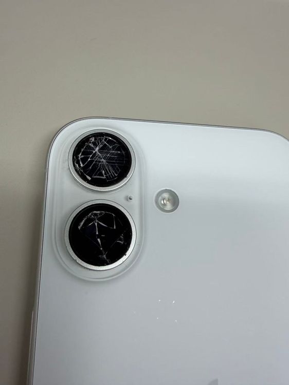 ����92%SIM�ե꡼ iPhone16 128GB �ۥ磻��