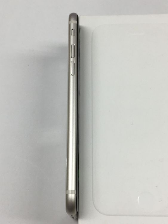 �ڥ�Х���BOX������74�� iPhone SE3 ��3���� 128GB SIM�ե꡼ �������饤��