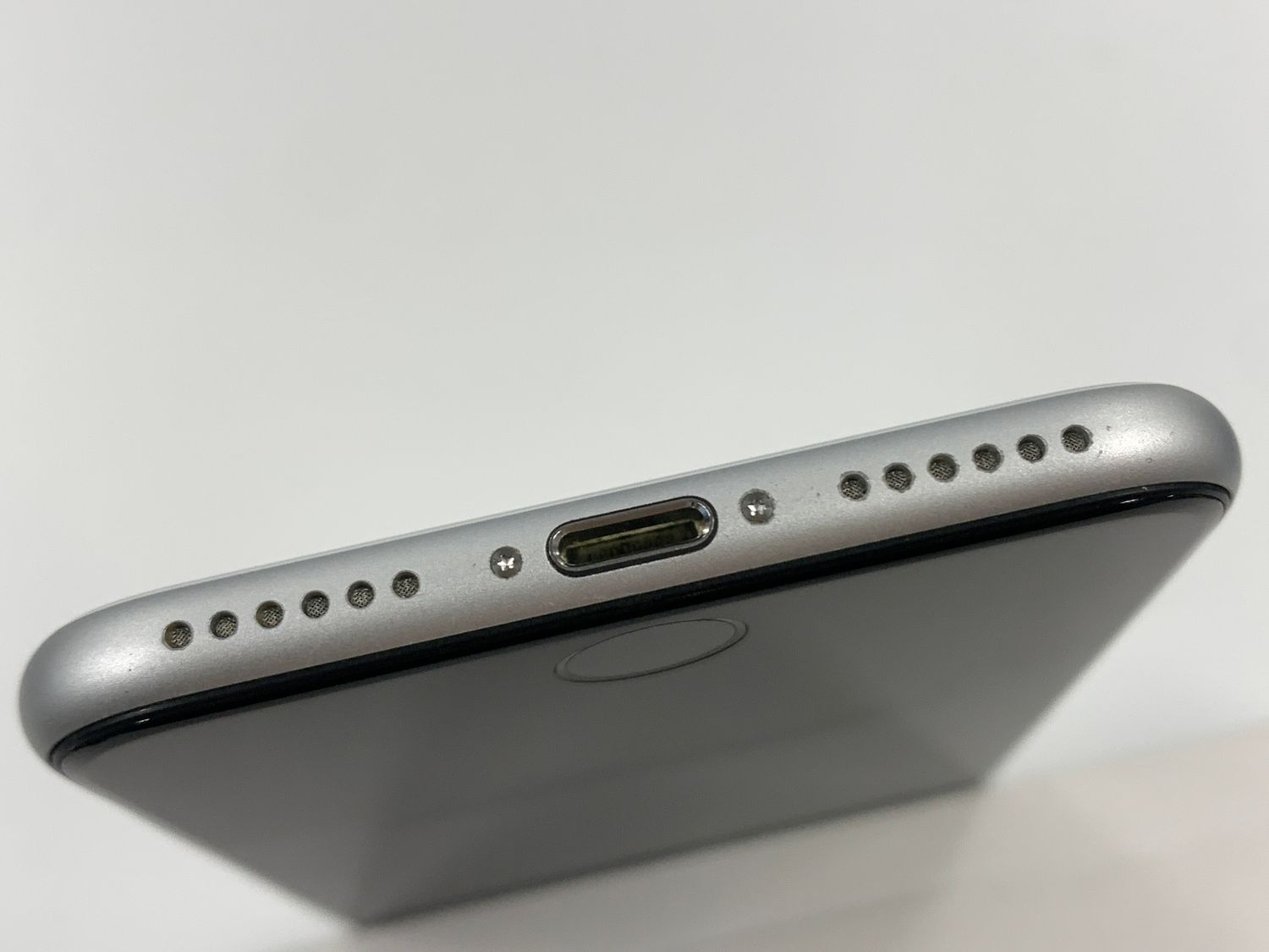 ムスビー｜【モバイルBOX】美品 電池73% SIMフリー iPhone SE(第
