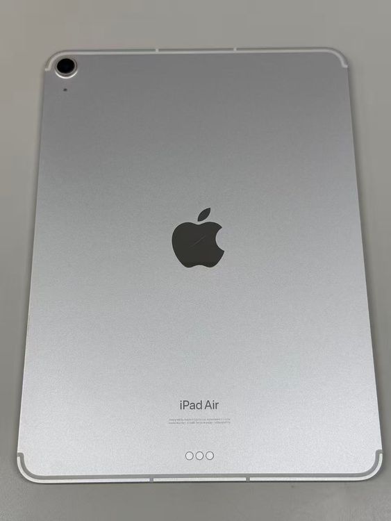 ����100% SIM�ե꡼ iPad Air ��5����  256GB �������饤��