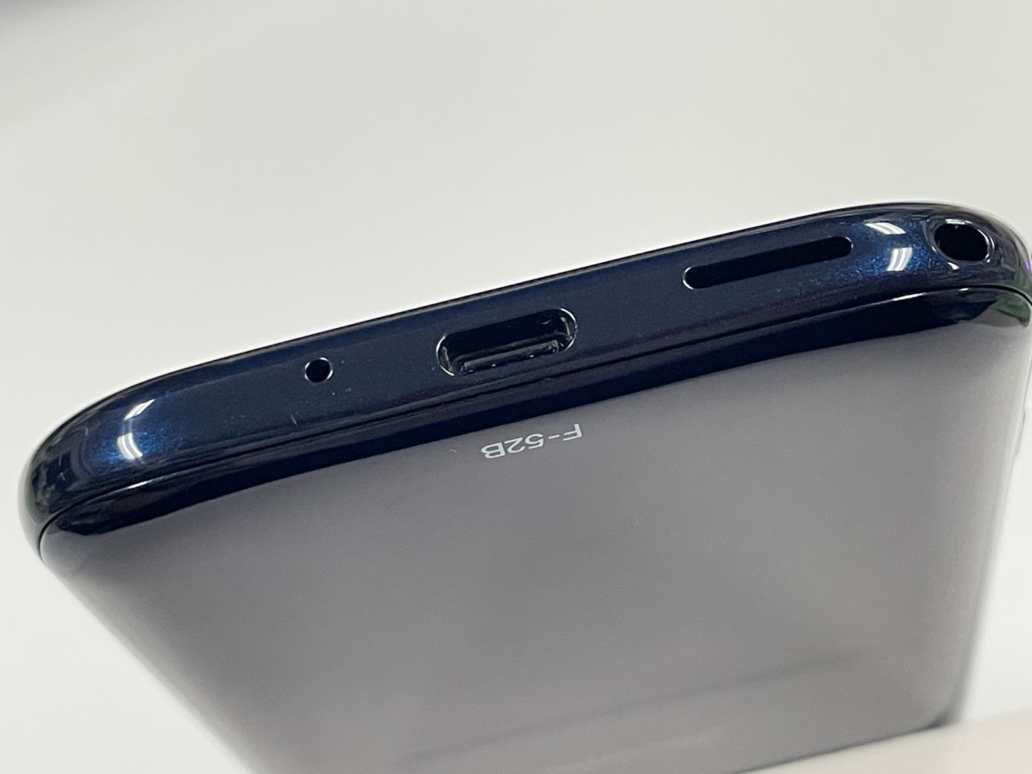 ムスビー｜【モバイルBOX】docomo らくらくスマートフォン F-52B