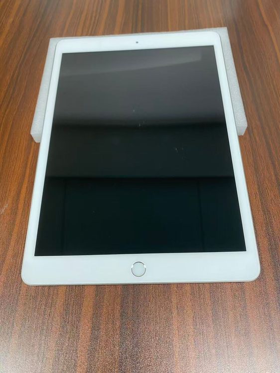 ������������83��Apple iPad8 Wi-Fi + Cellular 32GB��Silver