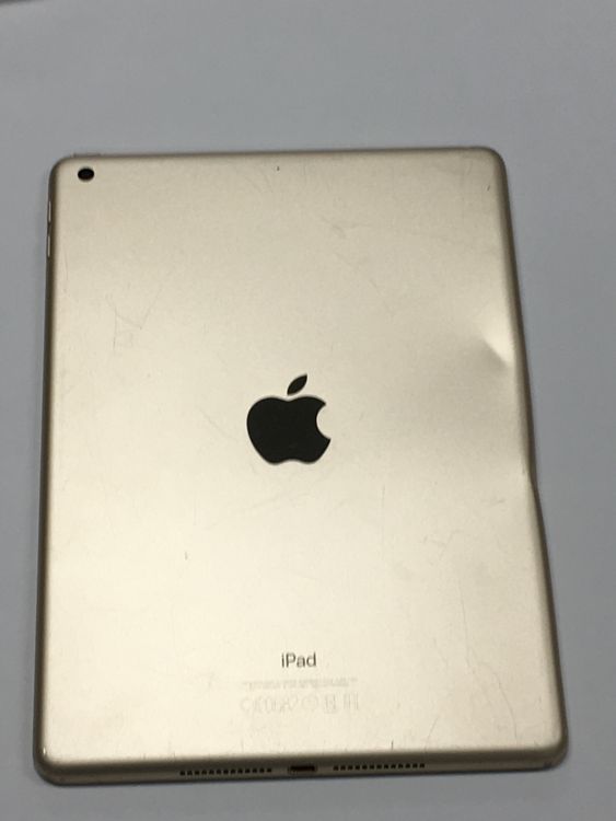 �ڥ�Х���BOX������87�� Apple iPad ��5���� WiFi��ǥ� 128GB �������