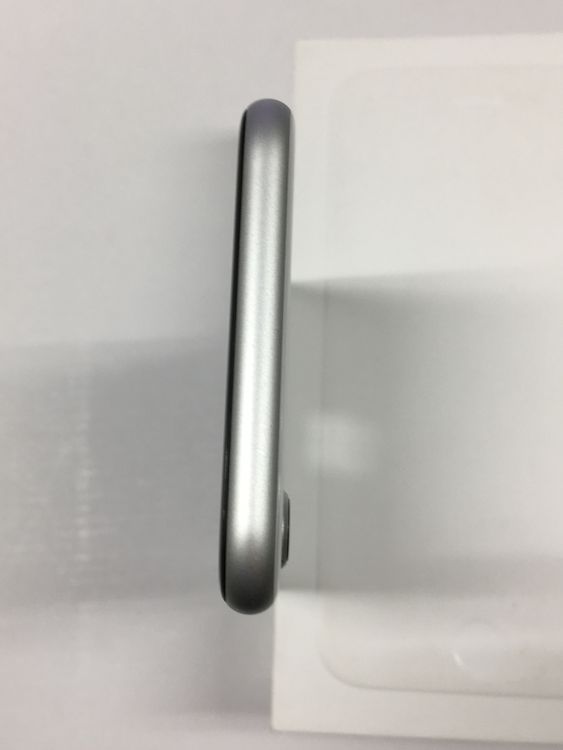 ��Touch ID�����Բġ�����¾ư�������SIM�ե꡼ iPhone SE ��2���� 64GB