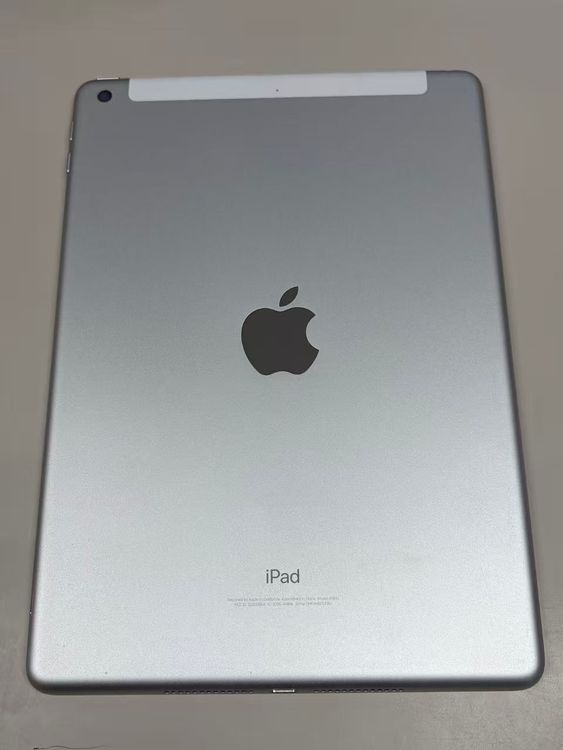 ������ ����100�� SIM�ե꡼ iPad (��6����) 32GB ����С�