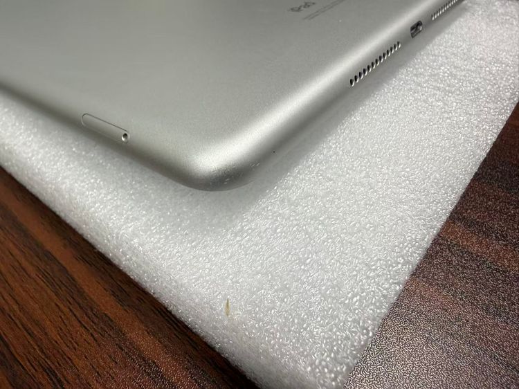 ������������93��Apple iPad8 Wi-Fi + Cellular32GB��Silver