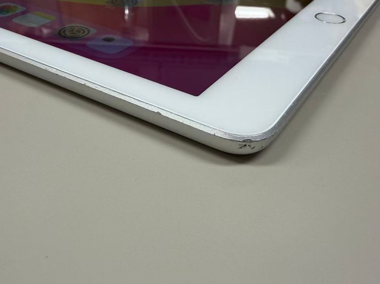 ����83% SIM�ե꡼�� iPad (��6����)   32GB ����С�