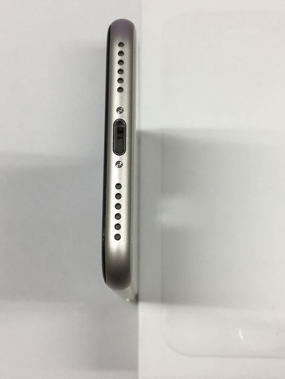 �ڥ�Х���BOX�ۿ���Ʊ�� ����100�� SIM�ե꡼ iPhone SE ��3���� 64GB