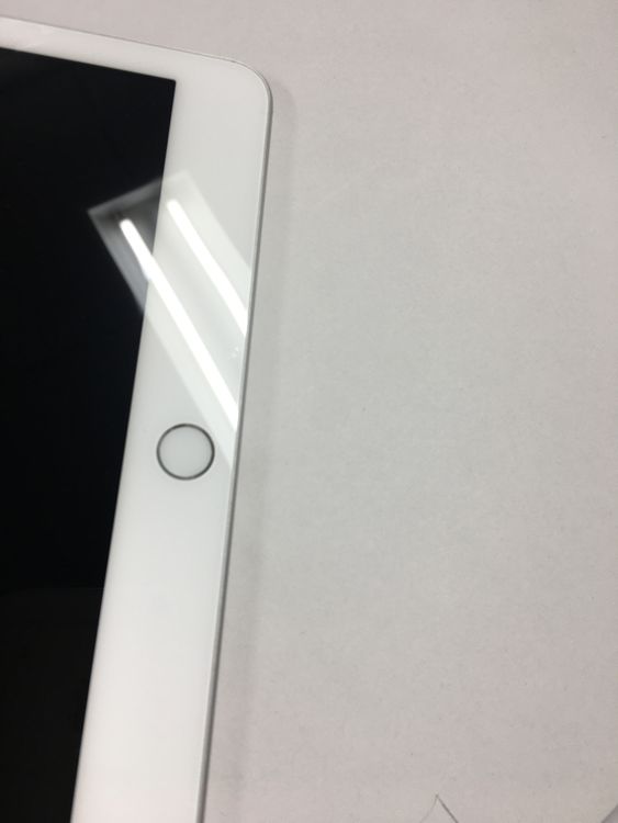 �ڥ�Х���BOX������ ����100��(������26��) SIM�ե꡼ iPad ��8���� 32GB