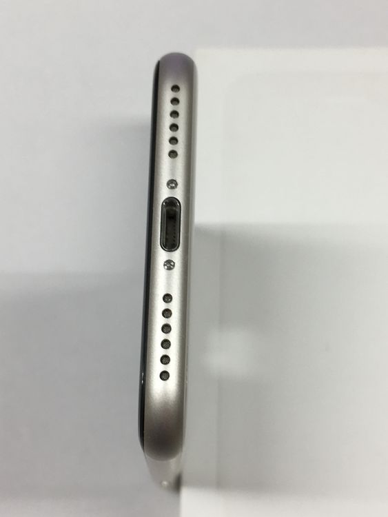 �ڥ�Х���BOX������74�� iPhone SE3 ��3���� 128GB SIM�ե꡼ �������饤��