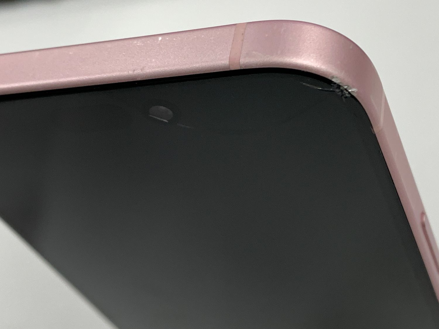 【ジャンク品】iPhone15 128GBピンク SIMフリー　背面ひび割れあり ムスビー｜【モバイルBOX】 電池83%SIMフリー iPhone15 128GB ピンク