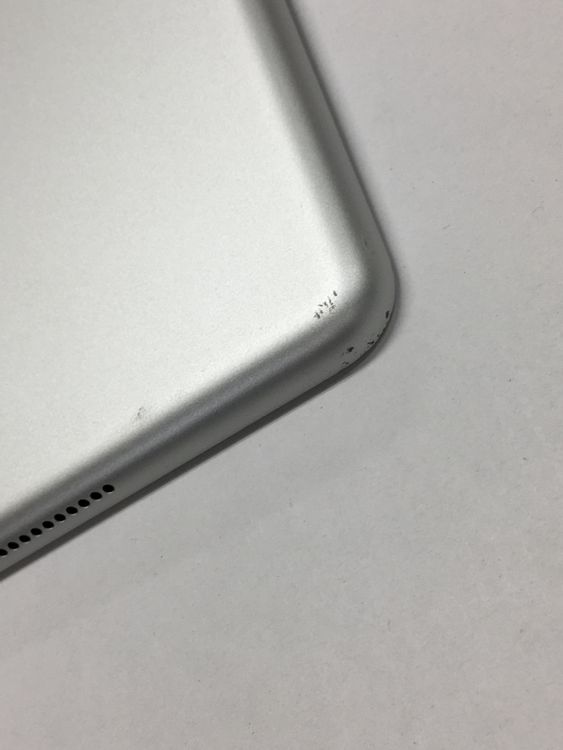 �ڥ�Х���BOX������95% Apple iPad ��7���� SIM�ե꡼ 32GB ����С�