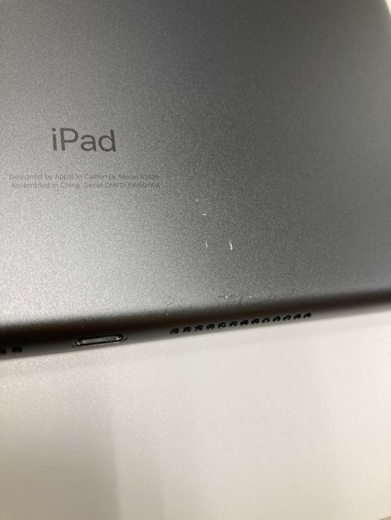 ����88�� Apple iPad ��8���� SIM�ե꡼ 32GB ���ڡ������쥤