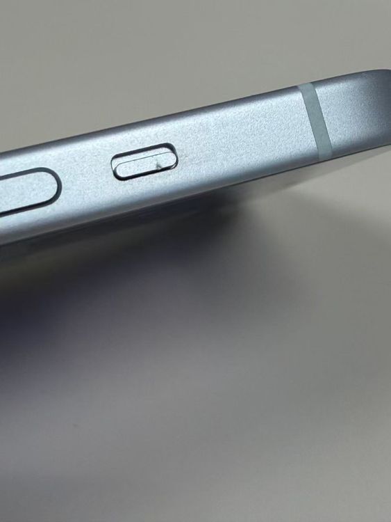 �ڥ�Х���BOX������ ����84%SIM�ե꡼ iPhone15 128GB �֥롼