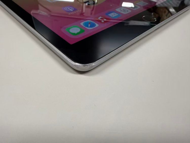 SIM�ե꡼iPad (��6����) 128GB ���ڡ������쥤