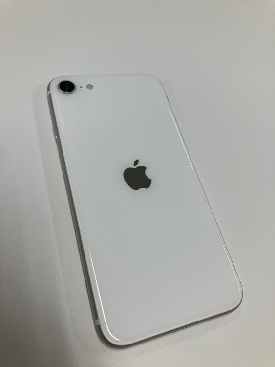 �ڥ�Х���BOX�۶����ʡ�SIM�ե꡼ iPhone SE2 ��2���� 64GB  �ۥ磻��