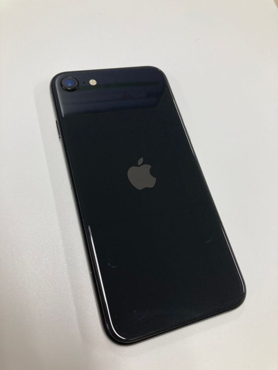 ����Ʊ���� ����84% SIM�ե꡼ iPhoneSE(�裲����) 64GB �֥�å�