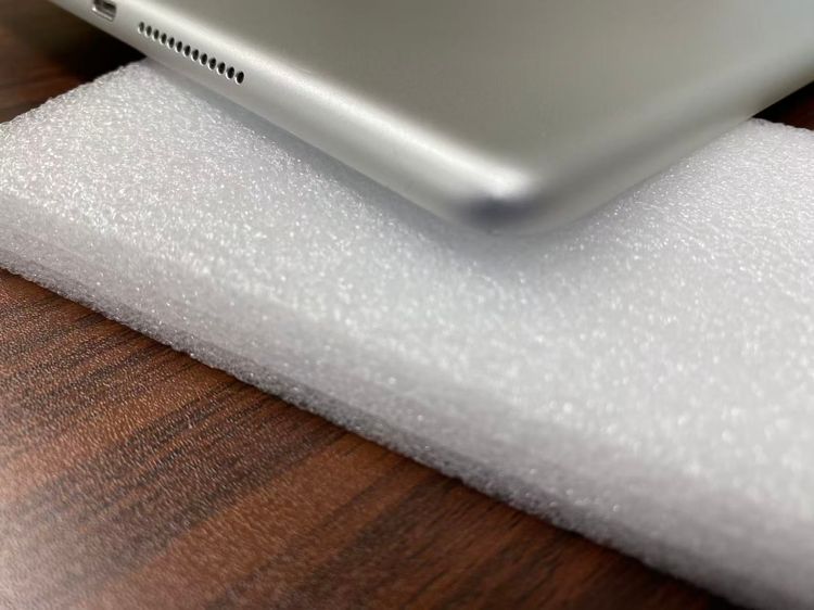 ����93��Apple iPad7 Wi-Fi + Cellular 32GB������С�