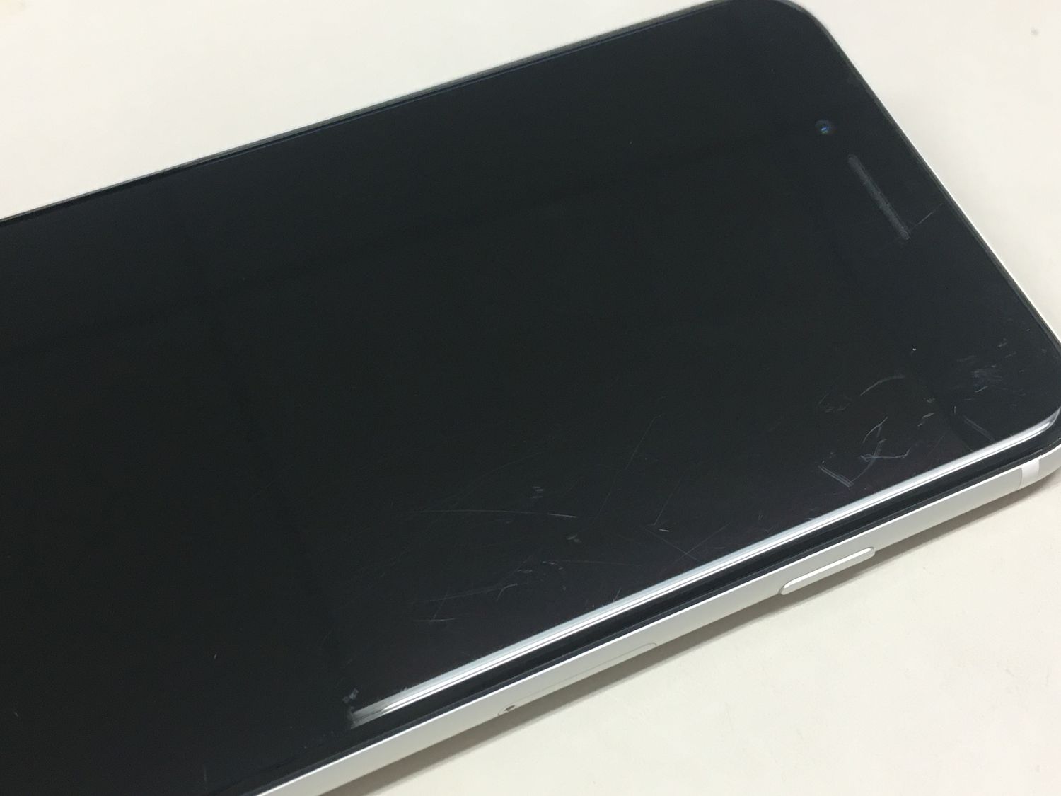 ムスビー｜モバイルBOX】 電池83％ SIMフリー iPhoneSE(第2世代