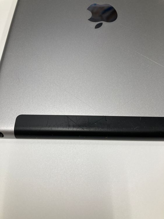 �ڥ�Х���BOX������89�� SIM�ե꡼ iPad(��5����) 32GB ���ڡ������쥤