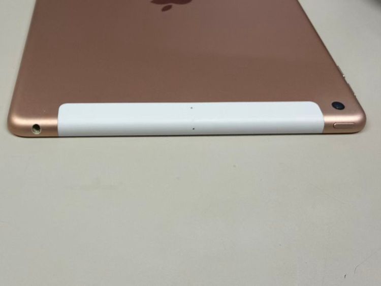 ư��������  SIM�ե꡼iPad (��6����) 32GB ������ɡ������