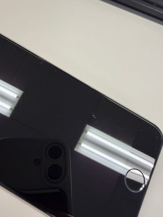 ����84%SIM�ե꡼ iPhone SE(�裳����) 64GB �������饤��