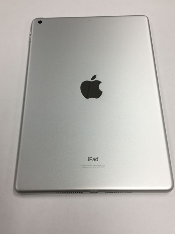 �ڥ�Х���BOX������ Apple iPad ��8���� 32GB WiFi��ǥ� ����С�