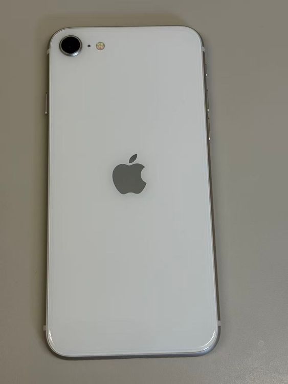�ڥ�Х���BOX�ۿ���Ʊ���� ����85%SIM�ե꡼ iPhone SE(�裳����) 64GB