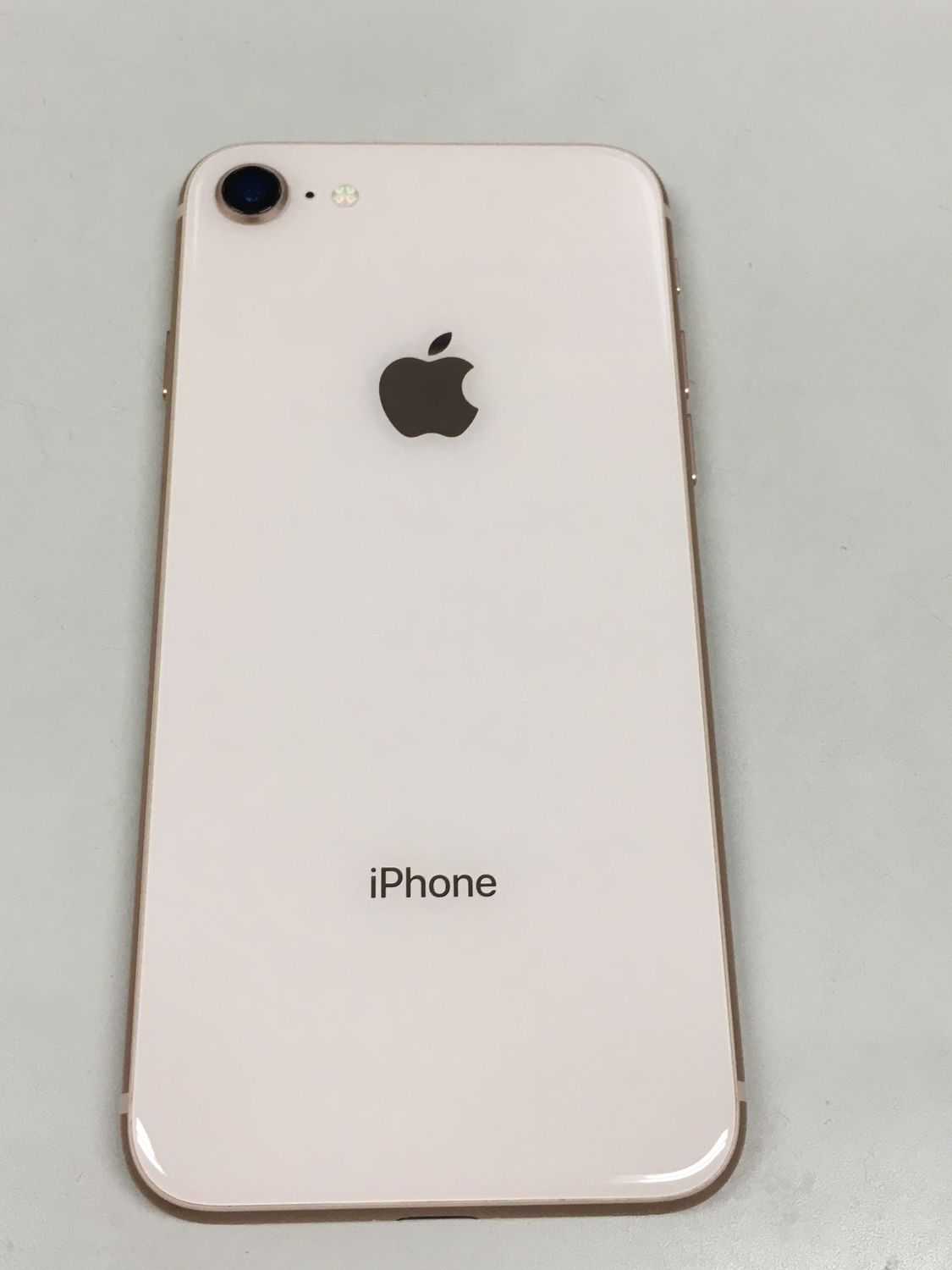美品】 iPhone8 64GB #045