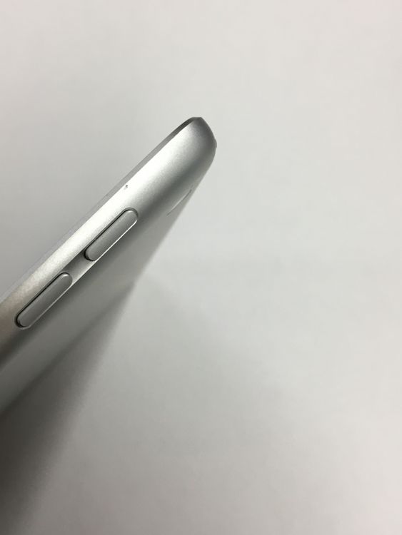 �ڥ�Х���BOX������ ����99% iPad ��9���� 64GB WiFi��ǥ� ����С�