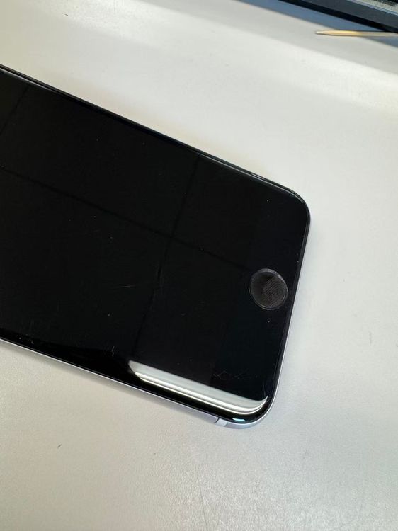 ڥХBOX SIMե꡼iPhone SE(裲) 64GB