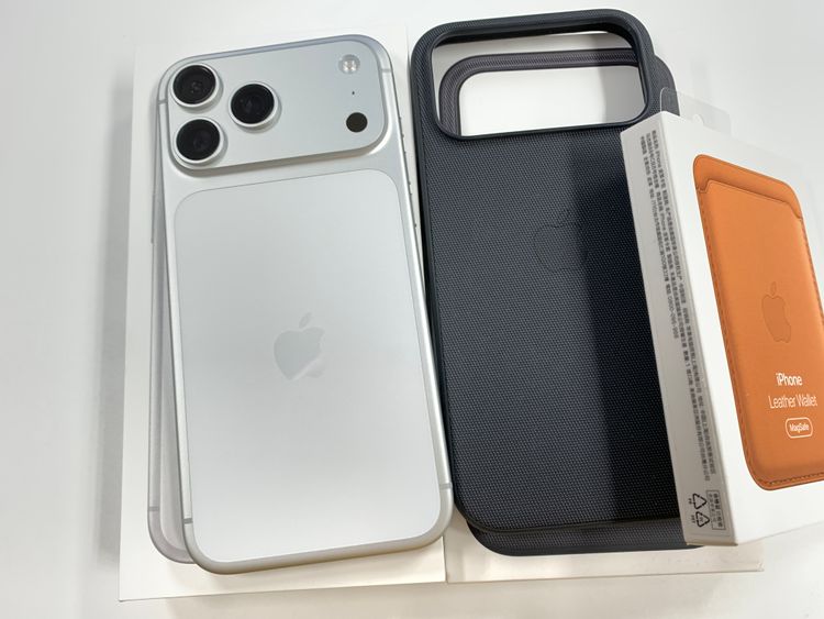 �ڥ�Х���BOX�ۿ���Ʊ�� ����100%SIM�ե꡼ iPhone17 Pro Max 512GB