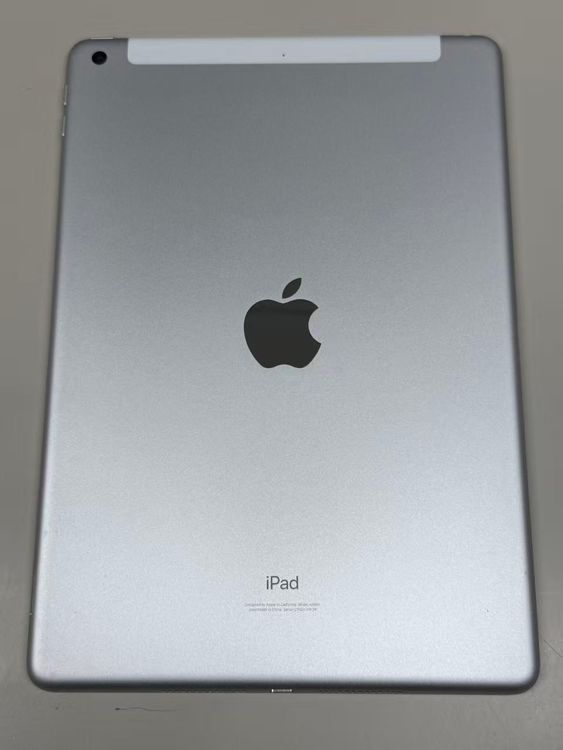 �������� ����75�� SIM�ե꡼ iPad ��9���� 64GB ����С�