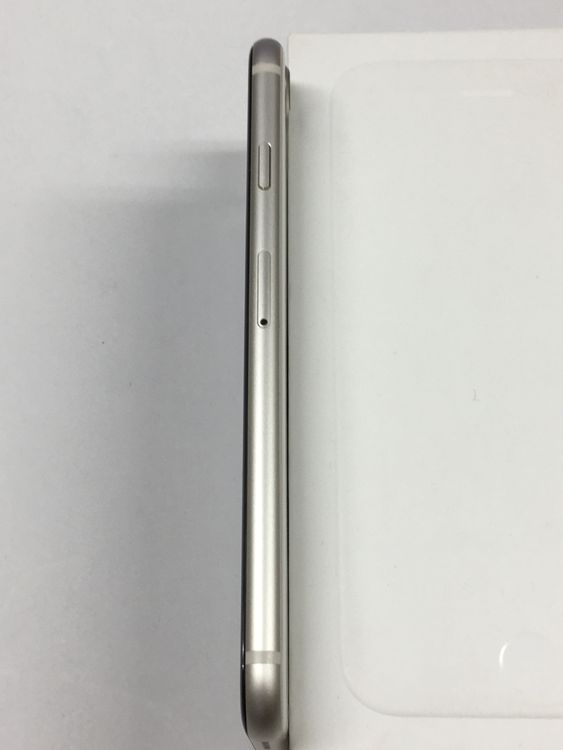 �ڥ�Х���BOX������74�� iPhone SE3 ��3���� 128GB SIM�ե꡼ �������饤��