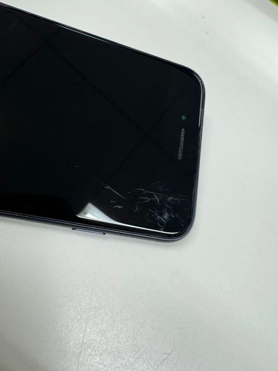 ڥХBOX83% SIMե꡼ iPhone SE(裳) 64GB ߥåȥʥ