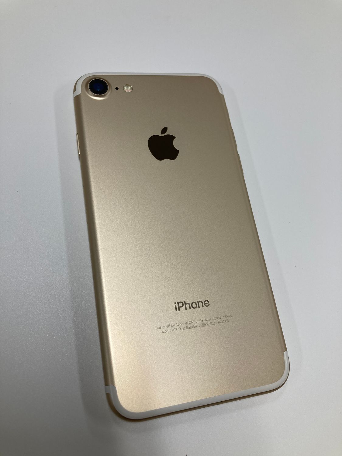 ムスビー｜【モバイルBOX】美品 SIMフリー iPhone7 32GB ゴールド