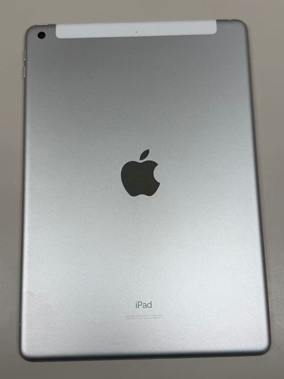���� ����100�� SIM�ե꡼iPad(��7����) 32GB������С�
