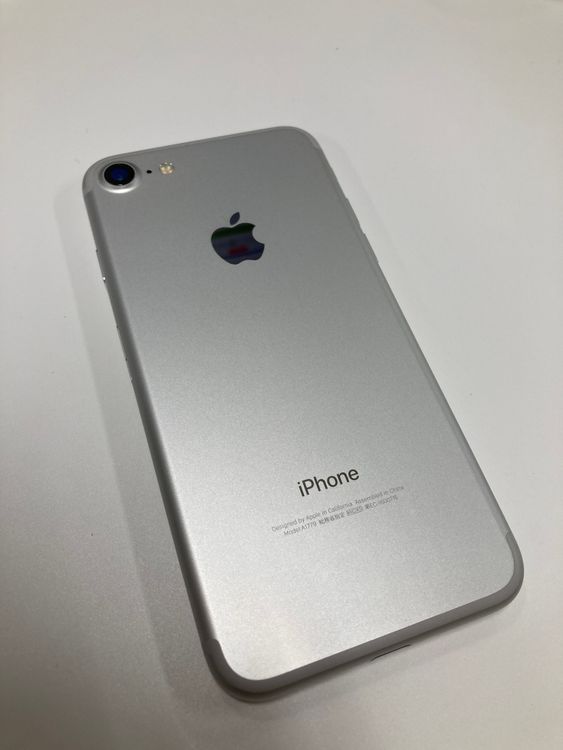 �ڥ�Х���BOX������ ����85% SIM�ե꡼ iPhone7 32GB ����С�